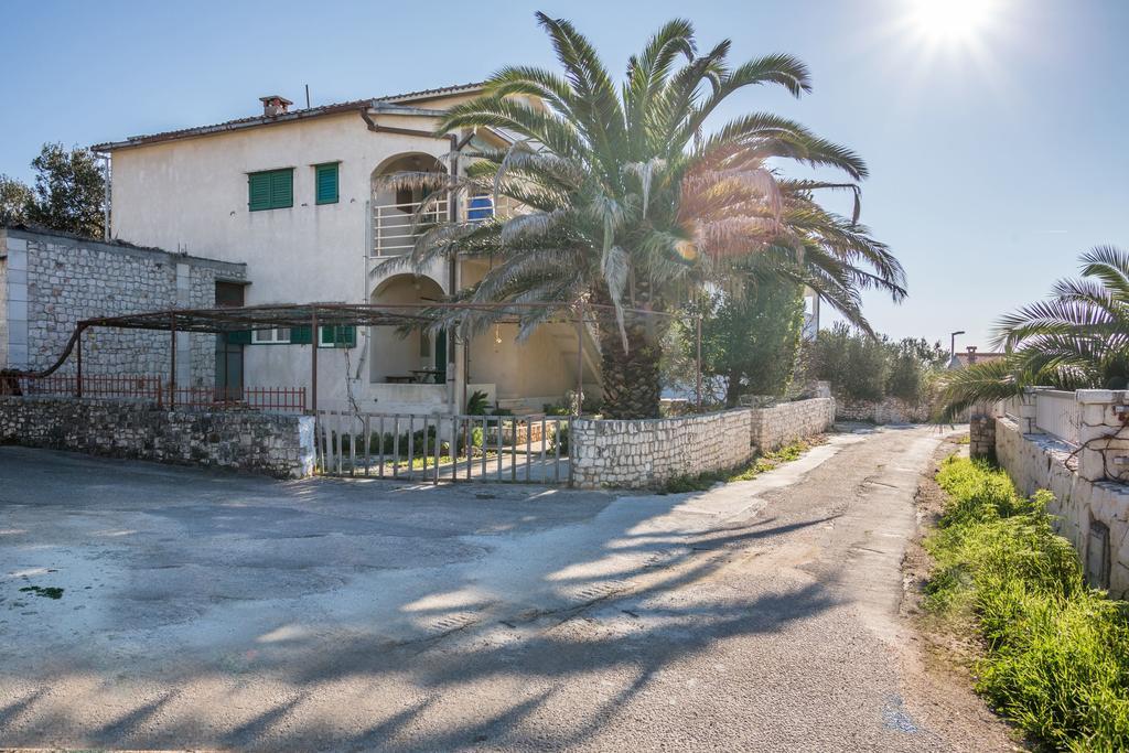 Apartment Srecko Vinišće Eksteriør billede