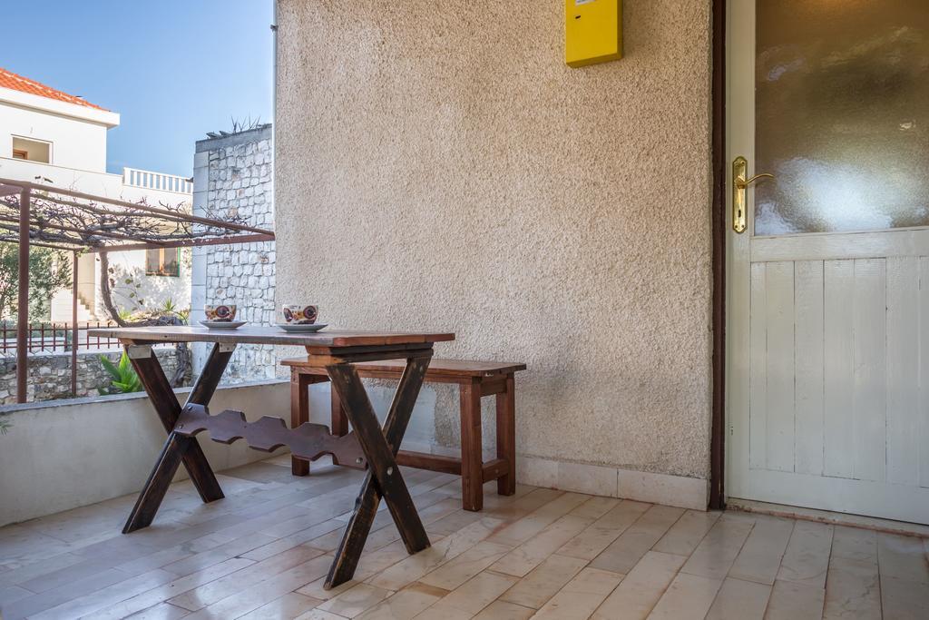 Apartment Srecko Vinišće Eksteriør billede