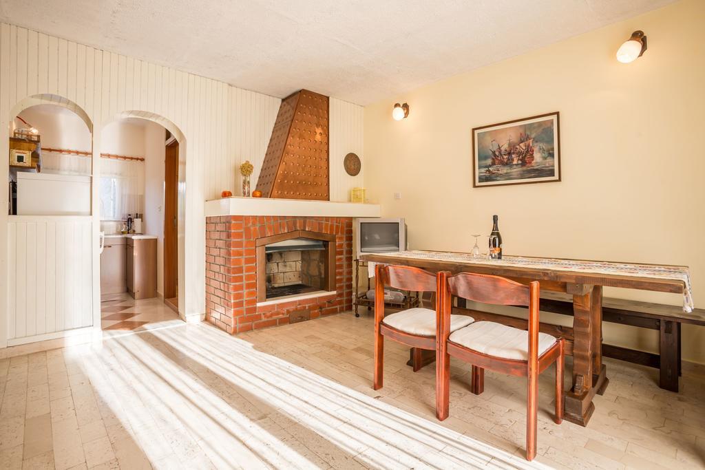 Apartment Srecko Vinišće Eksteriør billede