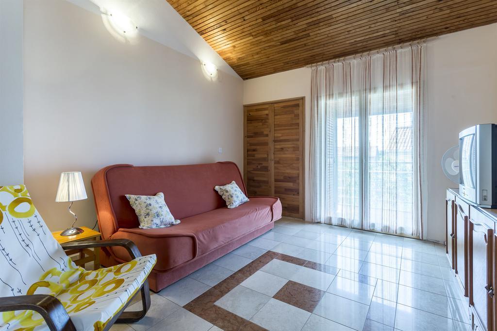 Apartment Srecko Vinišće Eksteriør billede