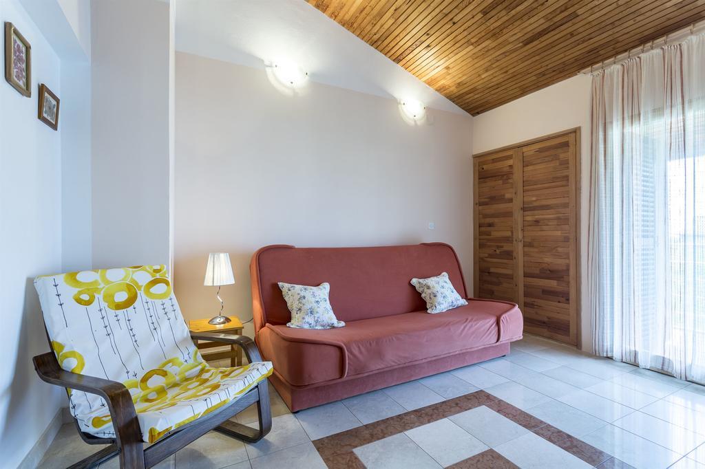 Apartment Srecko Vinišće Eksteriør billede