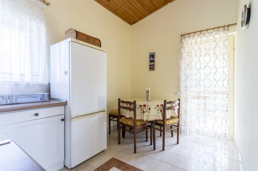 Apartment Srecko Vinišće Eksteriør billede