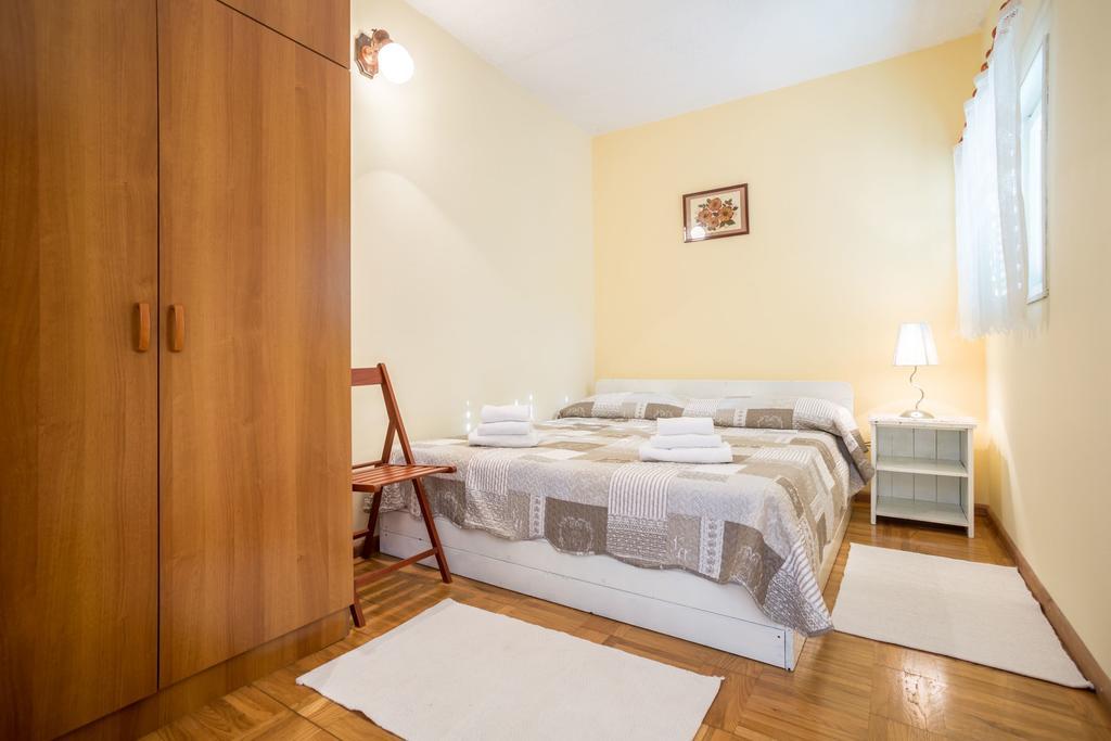 Apartment Srecko Vinišće Eksteriør billede